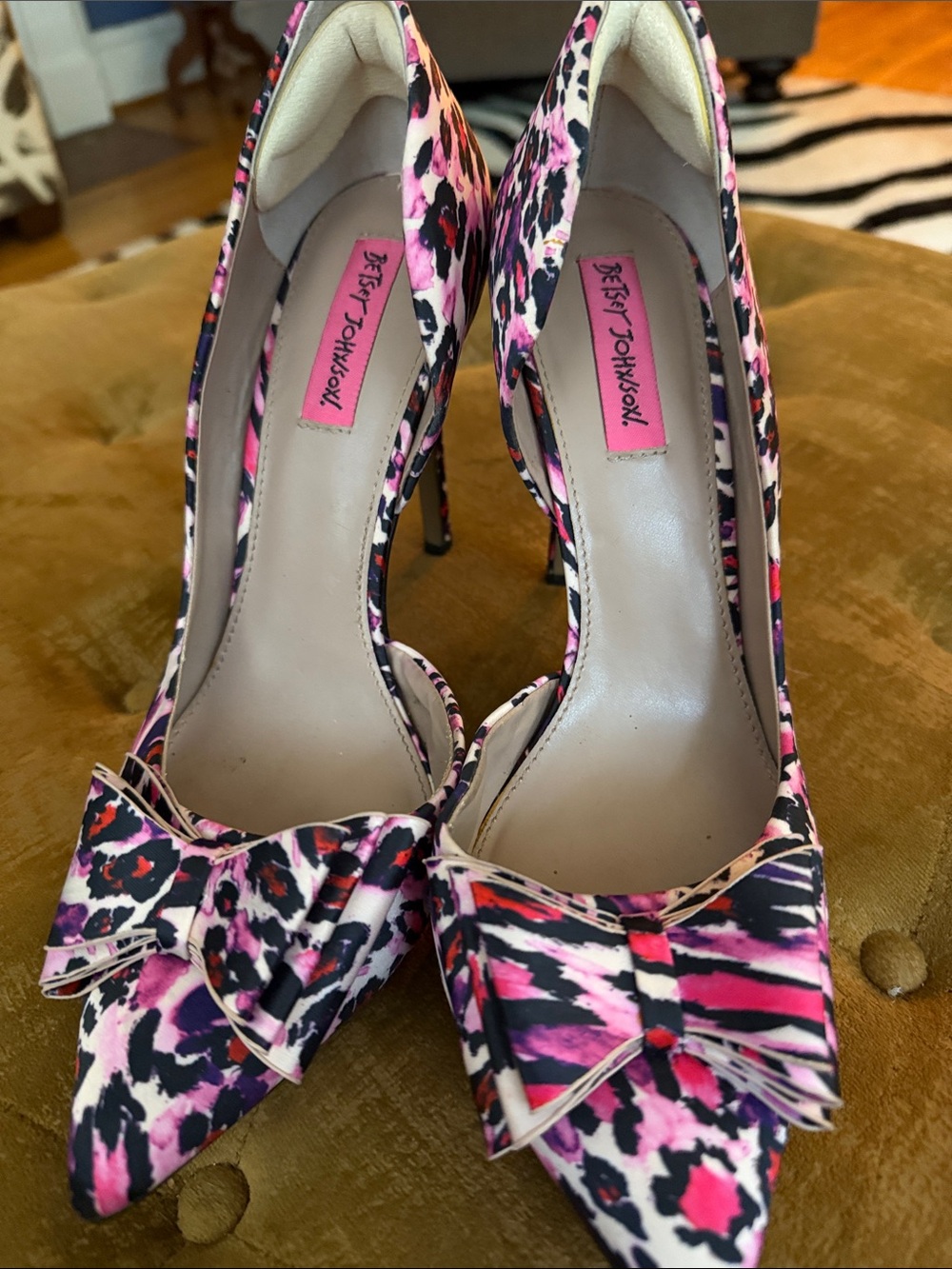 Betsey Johnson Pink Black Leopard Bow Pointed Toe Heels